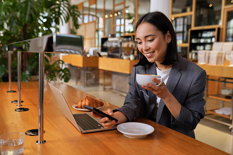 Webサイトよりご連絡ください